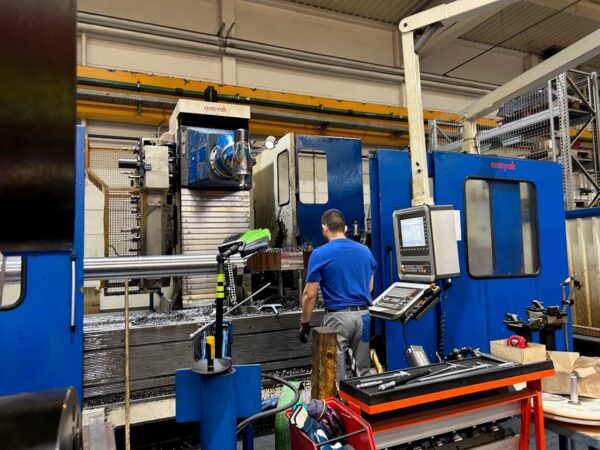 Fahrständerfräsmaschine