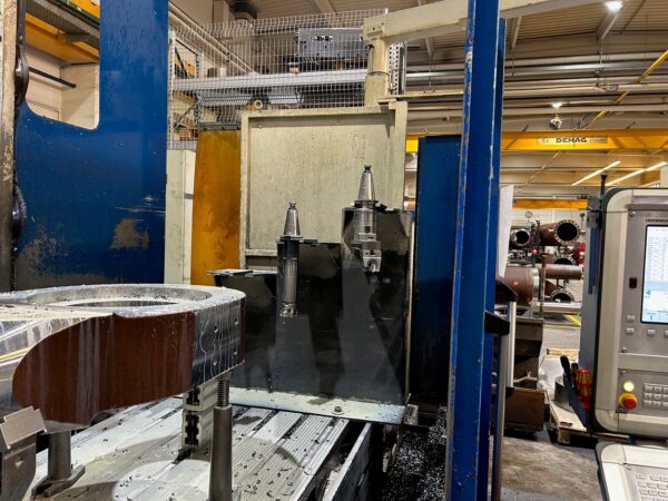 Fahrständerfräsmaschine