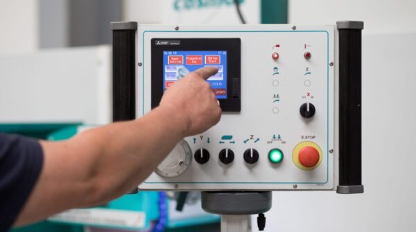 Präzisions - Flächenschleifmaschine: COSMOS E 1050-NC