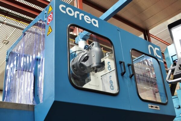 CNC Bettfräsmaschine gebraucht: CORREA CF22/25-Plus