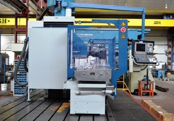 CNC Bettfräsmaschine gebraucht: CORREA CF22/25-Plus