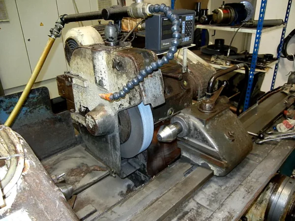 Außenrundschleifmaschine SCHAUDT AR 1.500 – Maschinenbett