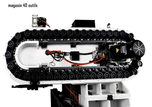 Neues CNC Bearbeitungszentrum (4+1): AKIRA SEIKI RMV250RT – Gesamtansicht