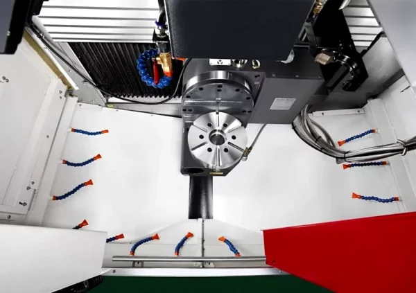 Neues CNC Bearbeitungszentrum (4+1): AKIRA SEIKI RMV250RT – Reitstock