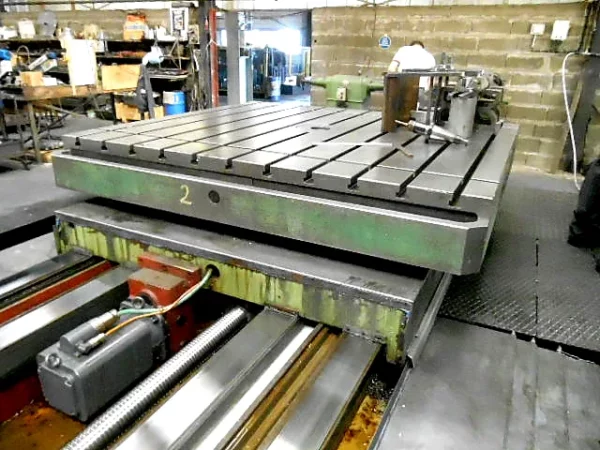 Gebrauchtes Tischbohrwerk TOS WHN 13.8 – Werkzeugrevolver