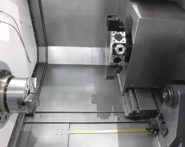CNC Dreh-Fräsmaschine Z-MaT STAR DT – Arbeitsraum mit BMT-Revolver und Y-Achse