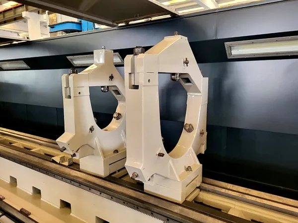 CNC Drehmaschine CSF TRA 550 x 8000 CNC FAGOR 8055 – Antrieb