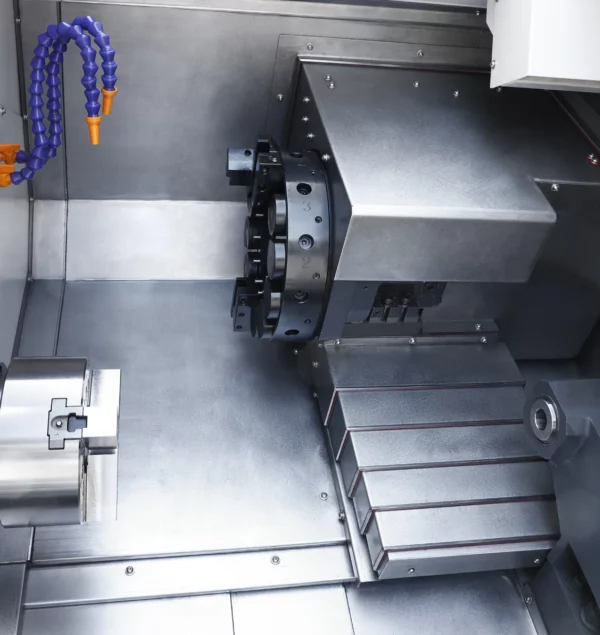 CNC Drehmaschine Schrägbett Z-MaT STAR TS – Arbeitsraum mit 12-fach Revolver