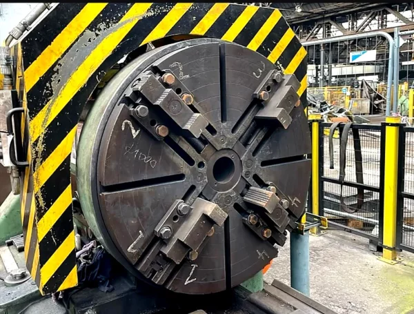 gebrauchte Drehbank WOHLENBERG E 1000 B (620x13000) – Spindel