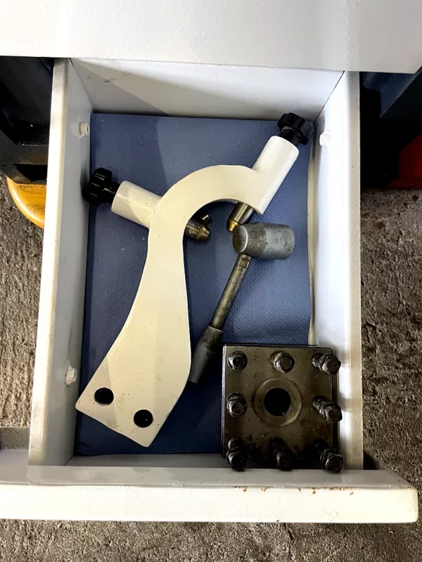 Konventionelle Drehbank Optiturn D330x1000 – Bedienpult