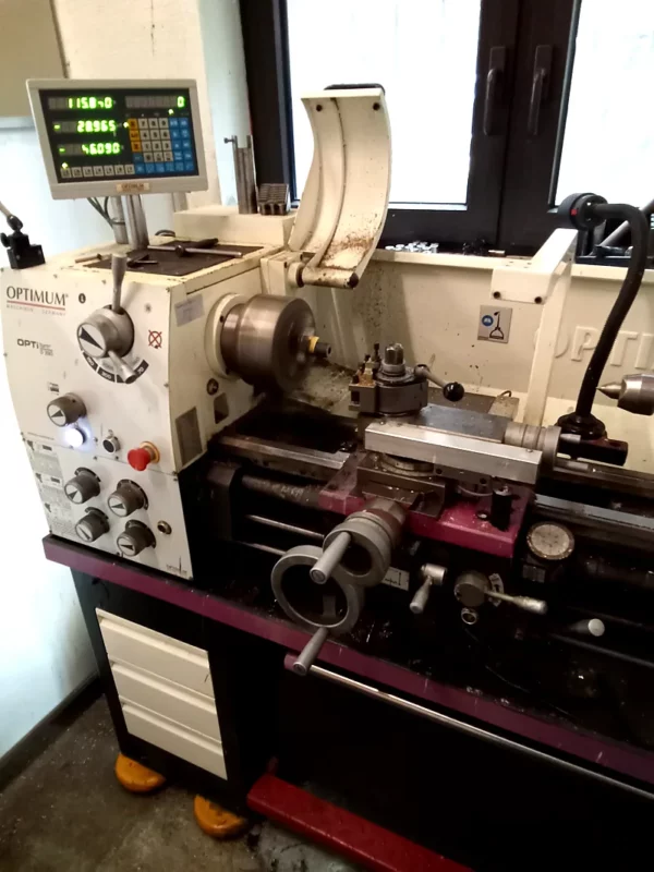 Konventionelle Drehbank Optiturn D330x1000 – Draufsicht
