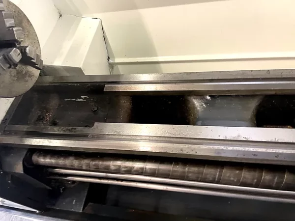 Konventionelle Drehbank Optiturn D330x1000 – Frontansicht