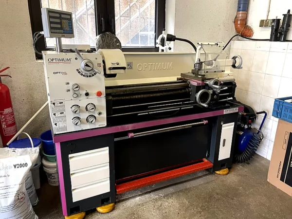 Konventionelle Drehbank Optiturn D330x1000 – Hauptbild