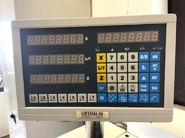 Konventionelle Drehbank Optiturn D330x1000 – Kuehlmittel