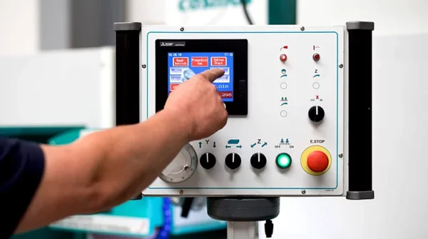 Präzisions - Flächenschleifmaschine: COSMOS E 1050-NC – Steuerung