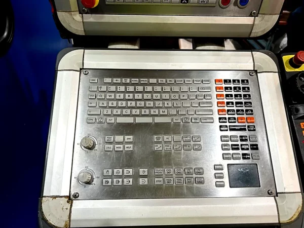 Fahrständerfräsmaschine – Bedienpult