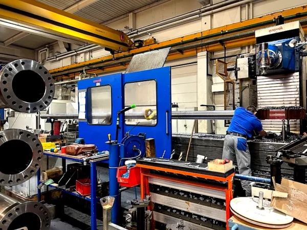 Fahrständerfräsmaschine – Frontansicht