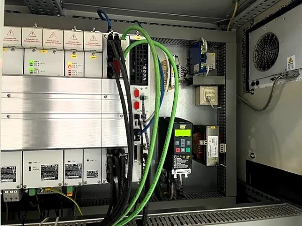 Fahrständerfräsmaschine – Steuerung