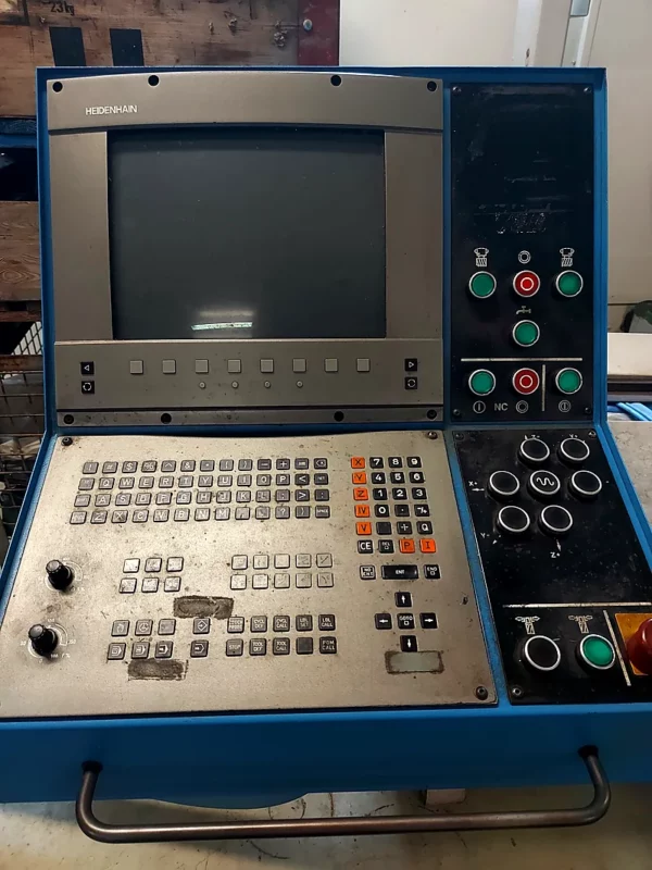 gebrauchte Werkzeugfräsmaschine AVIA FNE 50N – Seitenansicht