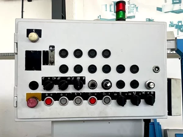 Überholte Rundschleifmaschine KARSTENS KC-AU 2000 – Frontansicht