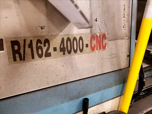 CNC Rundschleifmaschine GIORIA R 162 4000 x 450 – Schleiftisch