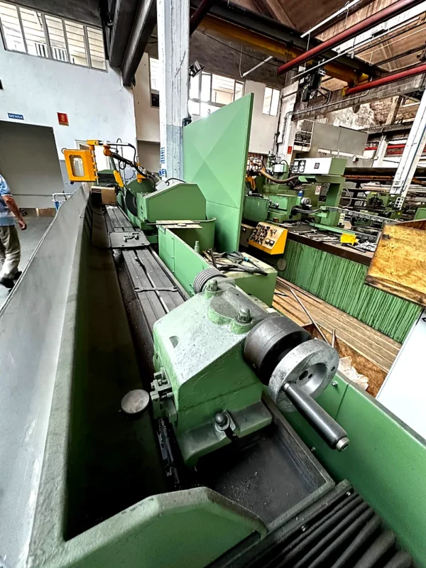 Gebrauchte Außen-Rundschleifmaschine ZOCCA RU 4000-3MATIC – Reitstock
